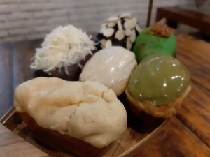 Kue Balok Handsome  Gurih Dikunyah, Meleleh di Mulut