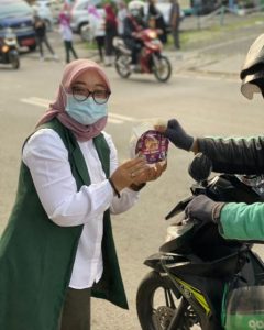 Kolaborasi Aksi Sosial Dengan UMKM, Ini Cara Erni Sugiyanti Jalankan Aksinya