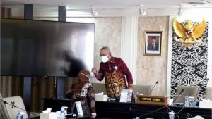 Tetap Patuh Prokes, Achmad Ru’yat Pimpin Rapat Raperda RT RW Via Daring