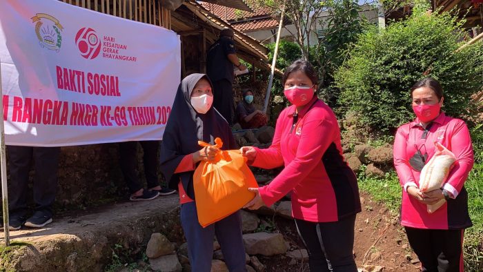 Peringati HKGB ke-69, Bhayangkari Daerah Banten Melaksanakan Bakti Sosial