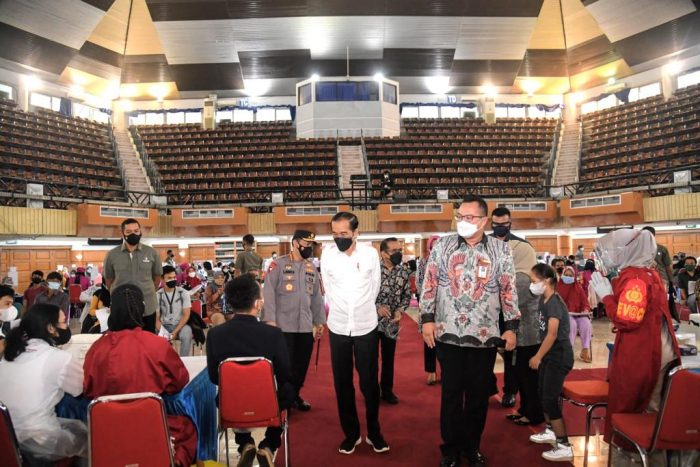 Presiden RI Tinjau Vaksinasi di Kampis IPB
