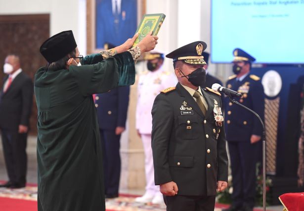 Presiden Jokowi Lantik Letjen TNI Dudung Abdurachman Menjadi KSAD