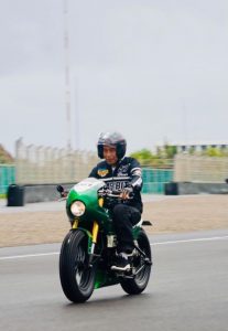 Presiden Jokowi Menaiki Motor Custom Miliknya Saat Menjajal Sirkuit Mandalika