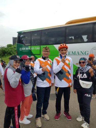 Dewan Jabar Asep Arwin Kotsara Lepas Giat Gowes Komunitas Sepeda Samsugo Kota Bekasi ke Purworejo