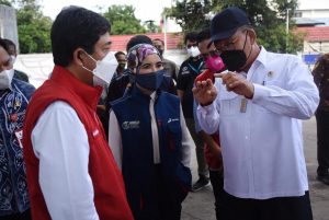Menteri ESDM dan Dirut Pertamina Pastikan Suplai BBM Berjalan Baik Saat Meninjau SPBU di Kalimantan