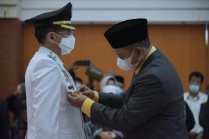 Uu Ruzhanul Ulum Melantik Langsung Dani Ramdan Sebagai Penjabat Bupati Bekasi
