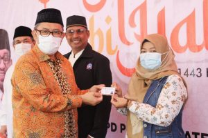 Manfaatkan Moment Halal Bihalal, DPD PKS Kabupaten Bogor Bagikan KTA