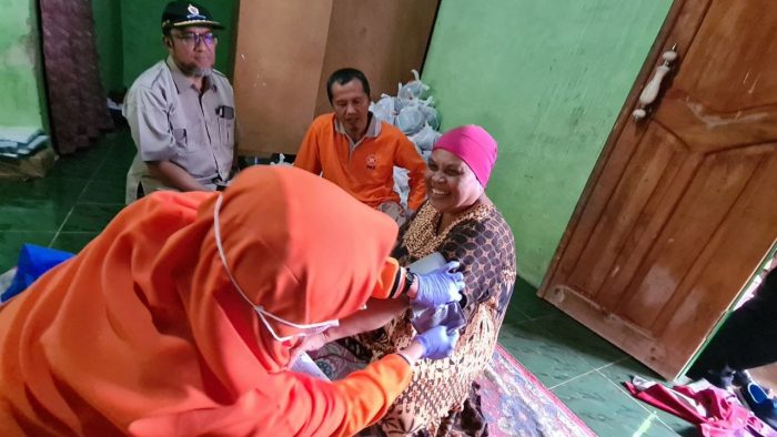 Gercep, Tim Medis PKS Berikan Bantuan Banjir Pamijahan-Leuwiliang Bogor