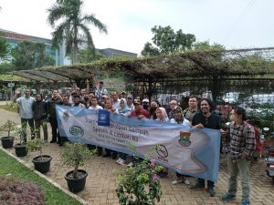 Gelar Training Pengelolaan sampah Spesifik dan Limbah B3 Sebgai Embrio Green Entrepreneur di Banten