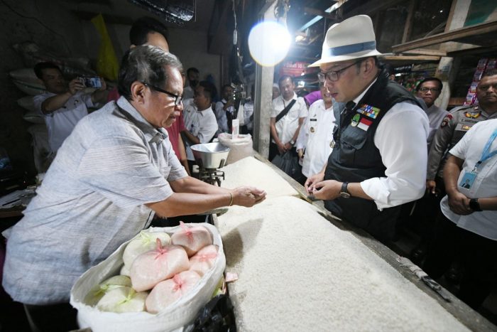 Ridwan Kamil Tinjau Langsung Pasar Galuh untuk Monitoring Harga Kebutuhan Pokok