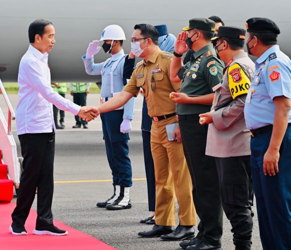 Presiden Jokowi Lakukan Kunjungan Kerja ke Bandung untuk Luncurkan Penyuntikan Perdana Vaksin Indovac dan Tinjau KCIC