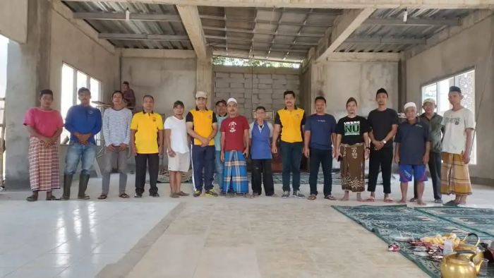 Kapolsek Gunung Sindur Lakukan Giat Bakti Sosial di masjid Baetun Najar dalam Memperingati Hari Sumpah Pemuda