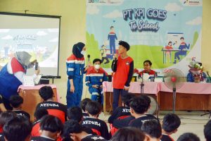 Perwira Kilang Pertamina Balongan Beri Edukasi Siswa SMP Negeri 1 dan 2 Balongan Guna Bangkitkan semangat Belajar