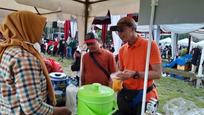 Diguyur Hujan, Dewan Jabar Asep Arwin Tetap Apresiasi Acara Depok Keren Kelurahan Baktijaya