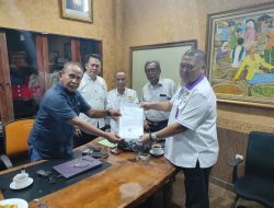 Ketum Zulkarnain Serahkan Dokumen Pengusulan Pengurus KADIN Kabupaten Tangerang Periode 2022 – 2027