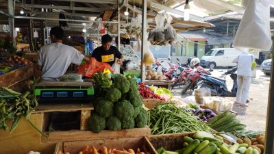 Perumda Pasar Pakuan Jaya Mulai Revitalisasi Pasar Jambu Dua, Pedagang Mulai Mengisi Tempat Penampungan Sementara