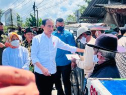 Presiden Jokowi Mengecek Secara Langsung Harga Kebutuhan Pokok di Pasar Baleendah