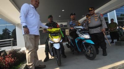 Rudy Susmanto Berikan Hadiah 2 Unit Sepeda Motor Kepada Babinsa dan Bhabinkatibmas yang Ringkus Bandar Ganja
