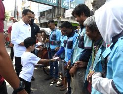 Didampingi Ibu Iriana Presiden Joko Widodo Kunjungi Sejumlah Pasar dan Bagikan Bantuan untuk Masyarakat