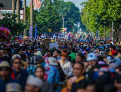 Warga Antusias Sambut Arak-Arakan Saat Helaran HJB Bogor ke-541