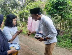 Gelar Jum’at Berkah, Dewan Asep Arwin Tebar 100 Paket Makan Siang Bagi Komunitas Bank Sampah RW 09 Bojongsari Baru