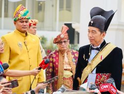 Pada HUT Ke-78 RI, Presiden Jokowi Kenakan Pakaian Khas Kesunanan Surakarta