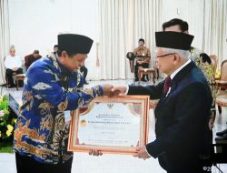 Pemerintah Pusat Memberikan Jawa Barat Menerima Penghargaan Adhikarya Nararya Pembangunan Pertanian