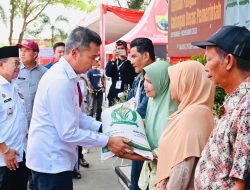 Gelaran Pangan Murah di Cianjur Ditinjau Langsung Bey Machmudin