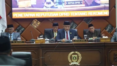 Ketua DPRD Kabupaten Bogor Rudy Susmanto memimpin rapat paripurna DPRD