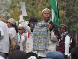 Aksi Damai Digelar AWG Didepan Kedubes Amerika Serikat Sebagai Dukungan Perjuangan Palestina