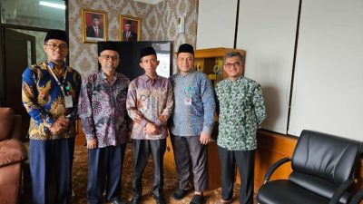 Wakil Ketua DPRD Kabupaten Bogor, Agus Salim menerima audiensi sekaligus naskah akademik dari para pendidik di Yayasan Ummul Quro, Bogor