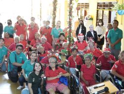 Hotel Santika Premiere Bintaro Menebar Kasih Bersama Panti Werdha PNIEL Bintaro, Menjelang Hari Natal