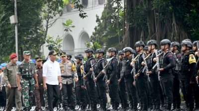 Pj Gubernur Jawa Barat Bey Machmudin Lepas 19.750 Personel Gabungan Amankan Pencoblosan Pemilu 2024