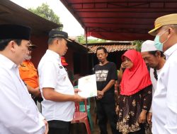 Pj Bupati Bogor Asmawa Tosepu Tinjau Lokasi Longsor di Babakanmadang Sekaligus Serahkan Bantuan lepada Para Korban Terdampak Bencana