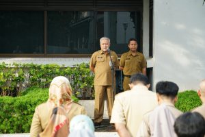 Jelang Pindah Tugas, Adang Pimpin Apel Pagi