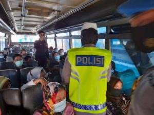 Hari Kedua Operasi Patuh Maung 2021, Ditlantas Polda Banten Laksanakan Bakti Sosial