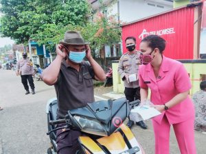 Bhayangkari Daerah Banten Bagi Masker