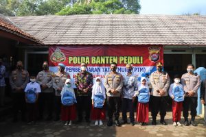 Wakapolda Banten Kunjungi SDN Majalaya Tunjung Teja Berbagi Alat Perlengkapan Sekolah