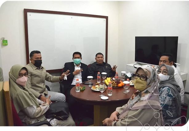 Datangi BJB Syariah Padalarang, Dewan Jabar Erni Sugiyanti Apresiasi Sistem Jemput Bolanya