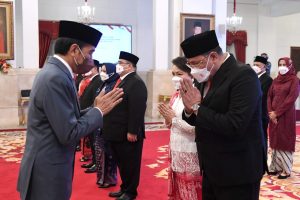 Jokowi Melantik Anggota KPU dan Bawaslu Periode 2022-2027