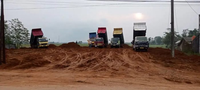 Supplier Urugan Tanah Direksi Keet WIKA Didesa Mekarjaya Ancam Demo Karena Merasa Dirugikan