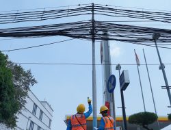 Antara Alat Peraga Kampanye dengan Jaringan Listrik, PLN Himbau Jaga Jarak Aman