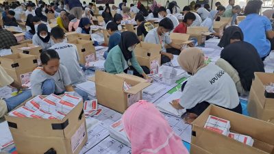 Cek Gudang Logistik KPU, Pj Bupati Bogor Asmawa Tosepu Pastikan Surat Suara Terdistribusikan Lebih Cepat