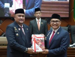 Ketua DPRD Kabupaten Bogor, Sastra Winara Pimpin Rapat LKPJ Tahun Anggaran 2025